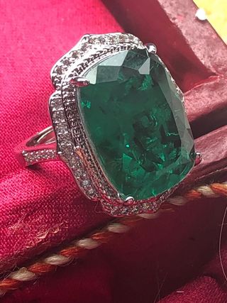 Conjunto pendientes,anillo y colgante con cadena .