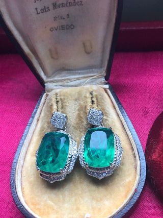 Conjunto pendientes,anillo y colgante con cadena .