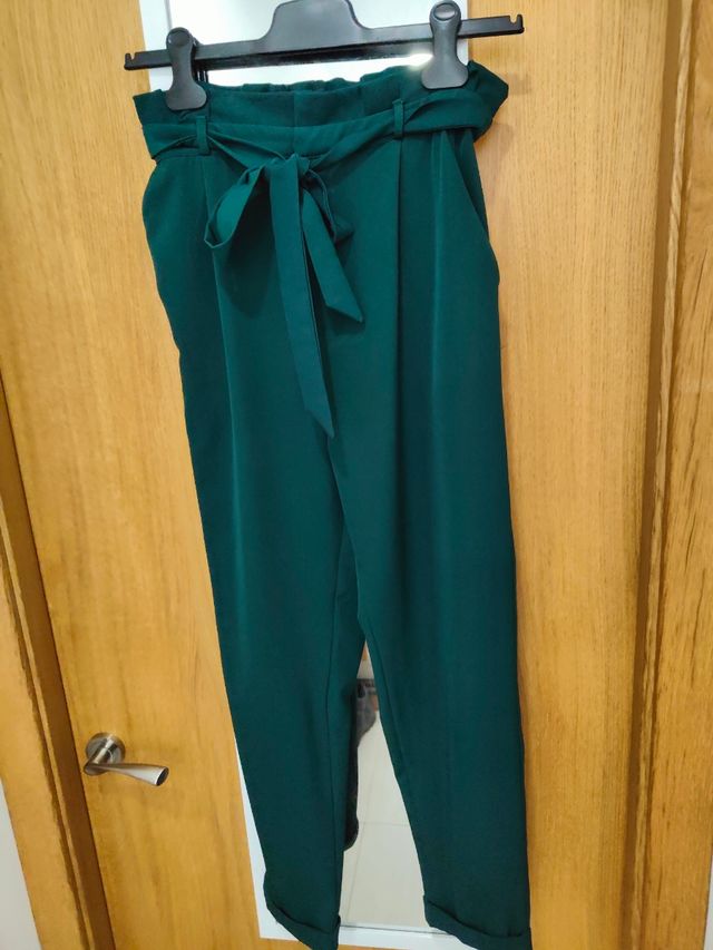 Pantalón verde con cinturón