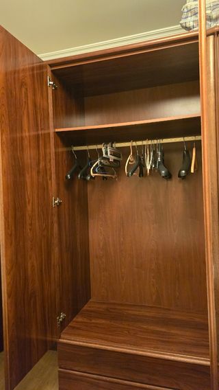 Armario de dormitorio con espejo