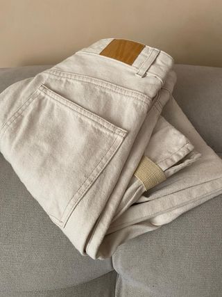 Pantalón vaquero beige T.36/38 (un solo uso)