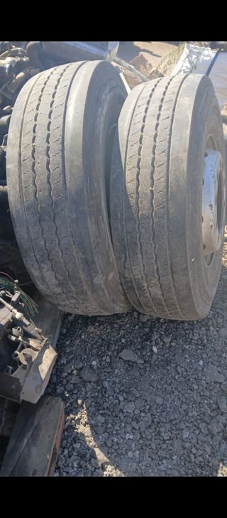 2 Ruedas 315/80/22.5