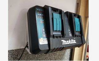MAKITA Soporte DC18RD Dual + 2 soportes baterias