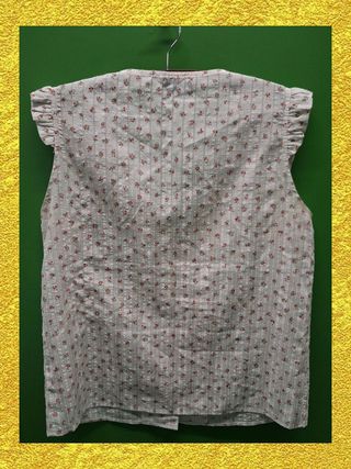 Blusa floral con volantes