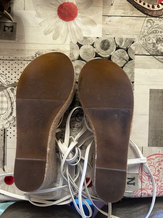 Sandalias blancas atadas talla 37