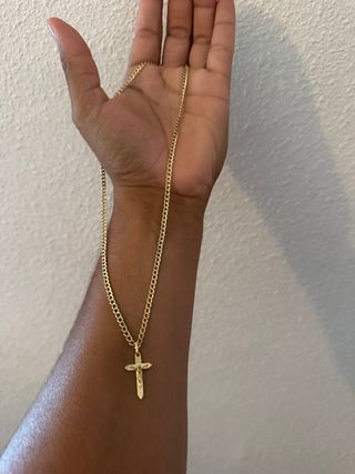 Cadena Cubana Oro 18k Crucifijo
Oro italiano 🇮🇹4,8g