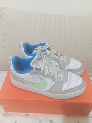 Zapatillas Nike Talla 40 logo verde