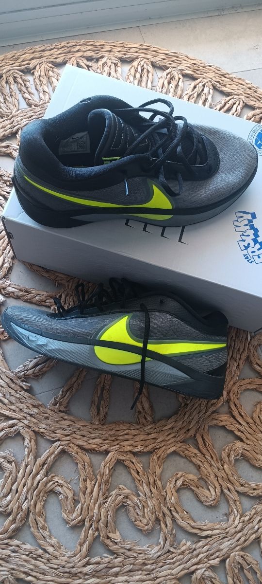 Zapatillas Nike Baloncesto  Hombre Talla 42