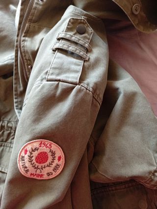 Parka verde militar con parches