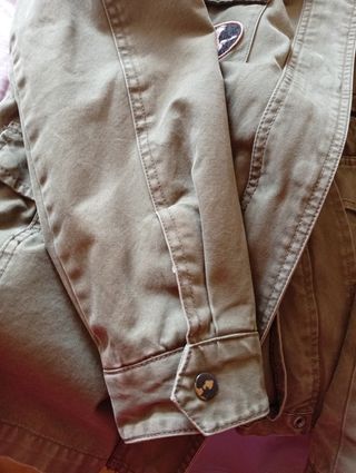 Parka verde militar con parches