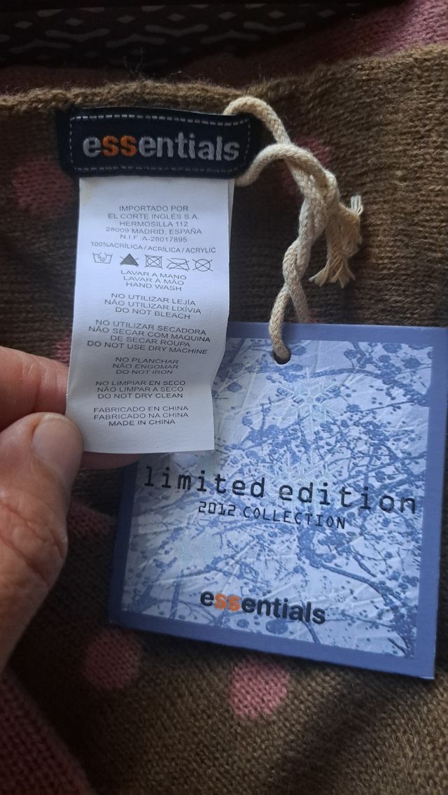 Set Essentials Bufanda y Guantes Edición Limitada