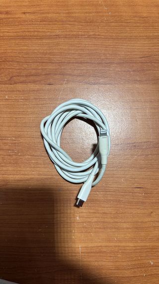 Cable Lightning a USB-A Amazon Basics Blanco