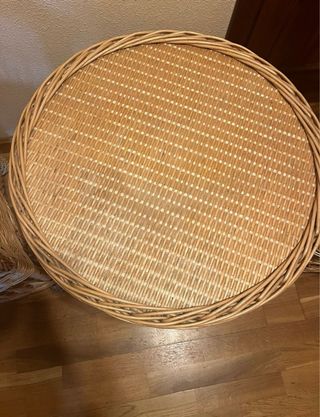 Conjunto mimbre: 2 sillas y mesa