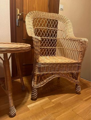 Conjunto mimbre: 2 sillas y mesa