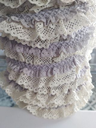 Punta fruncida marfil y gris