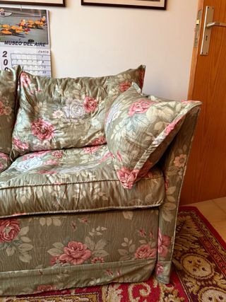 Sofá de 2 plazas con estampado floral