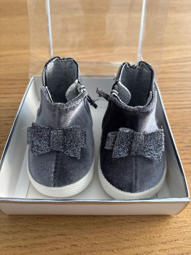 Botas para bebé con lazo brillante