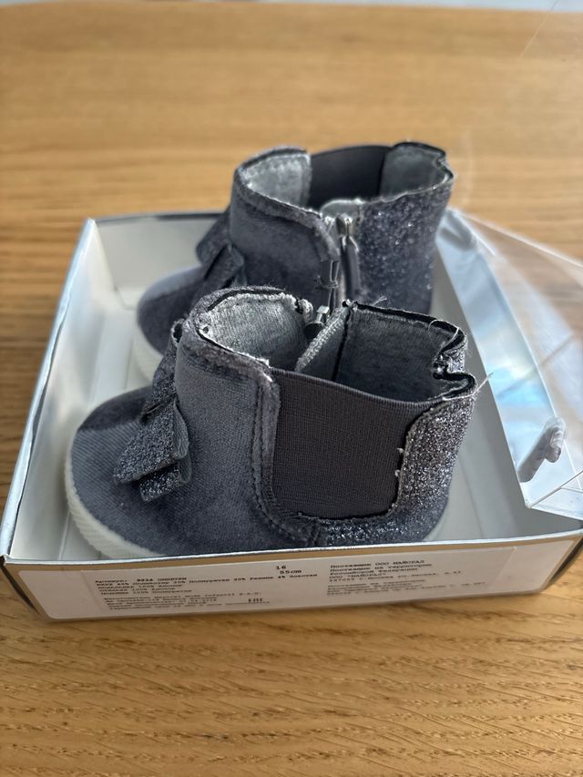 Botas para bebé con lazo brillante