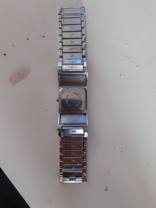 Reloj de pulsera plateado