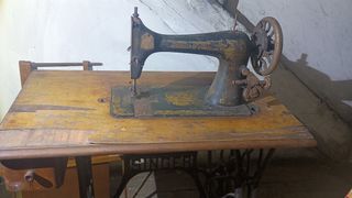 Máquina de coser Singer antigua