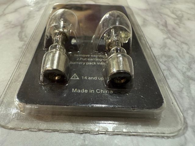 Orecchini Luminosi che si accendono.