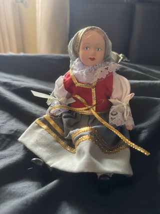 Bambola vintage porcellana vestito tradizionale