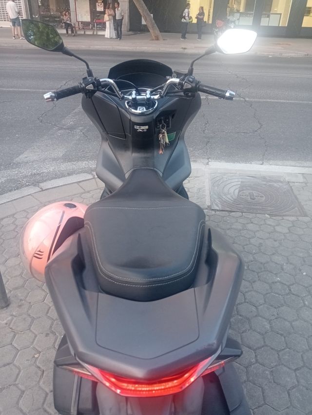 Moto Honda PCX 125 Negra Mate año 2019 28.000 km