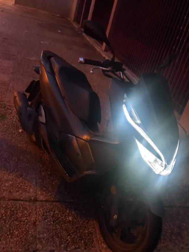 Moto Honda PCX 125 Negra Mate año 2019 28.000 km