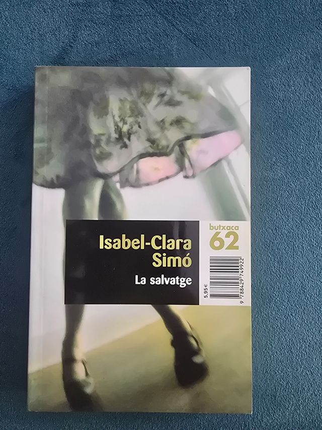 Se venden libros de varios autores.