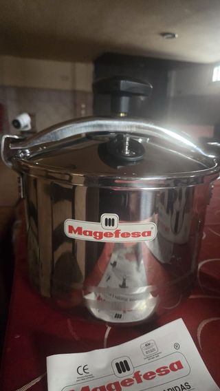 Olla a presión rápida Magefesa