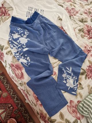 Pijama Oysho manga larga azul floral