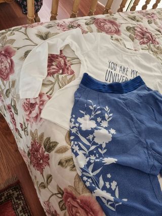Pijama Oysho manga larga azul floral