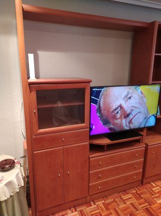 Mueble comedor cerezo con vitrina y cajones
