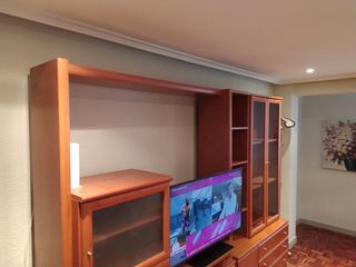 Mueble comedor cerezo con vitrina y cajones