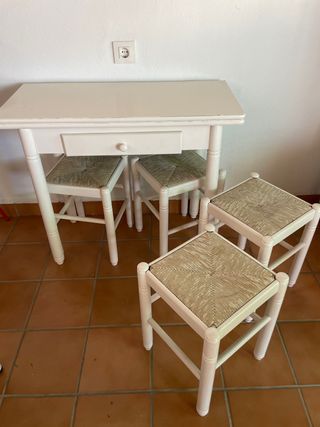 Mesa plegable de cocina con 4 taburetes