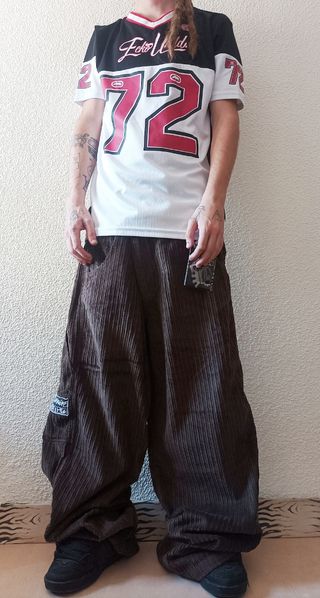 Moda Jnco baggy Marrones