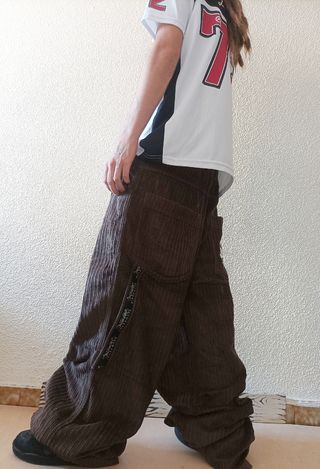 Moda Jnco baggy Marrones