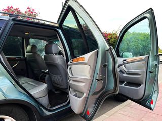 BMW X5 4.4i gris 4x4 285 CV 