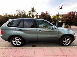 BMW X5 4.4i gris 4x4 285 CV 