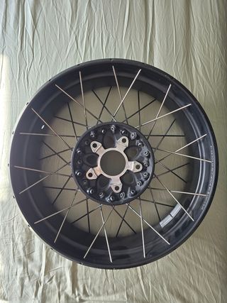 PRECIO NO NEGOCIABLE. Llanta Trasera BMW GS 1200 L