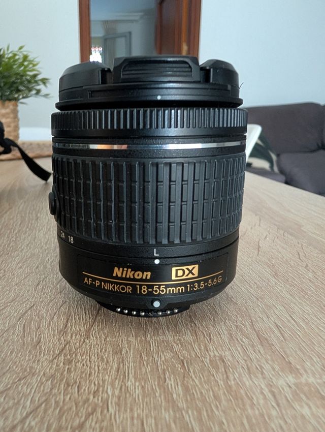 Nikon D3300 + Objetivo 18-55mm + Cargador