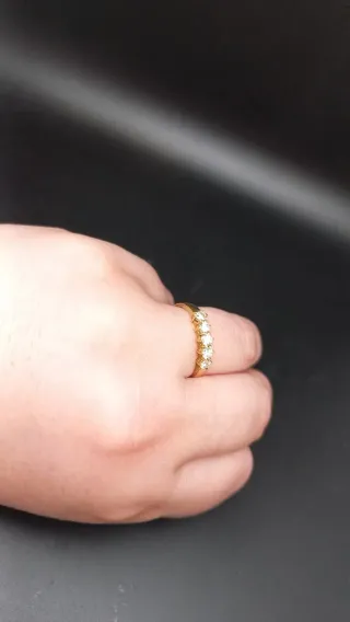 L735 Anillo oro 18k 5 circonitas brillantes