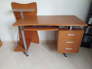 Scrivania per pc (LEGGI ANNUNCIO)