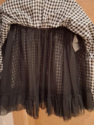 Falda corta vuelo cuadros blanco y negro forro tul