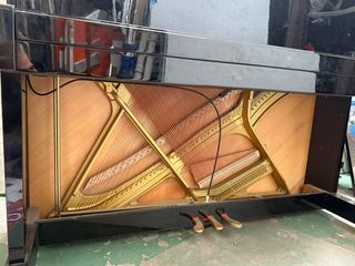 Piano Kawai NUEVO 25 años guardado