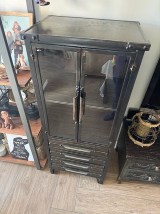 Vitrina Metálica Vintage con Puertas de Cristal