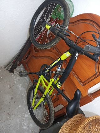 Bicicleta infantil verde