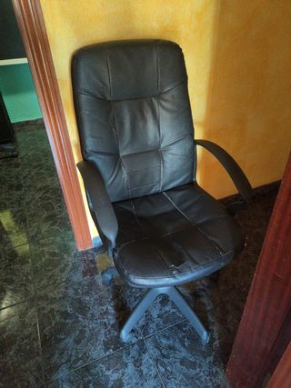 Silla de oficina con ruedas