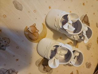 Zapatos blancos de recien nacido (2 meses)