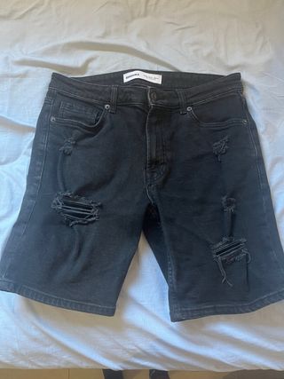 Pantalones cortos Bershka negros rotos